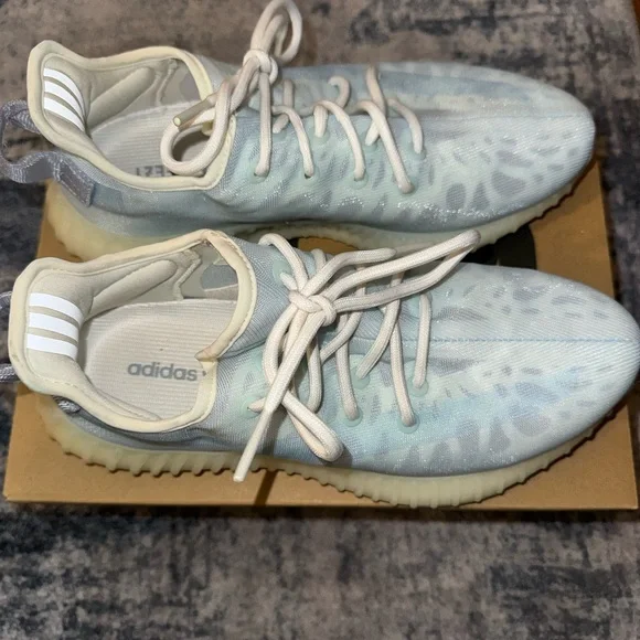 Yeezy Boost 350 V2 Mono Ice - Picture 2 of 5